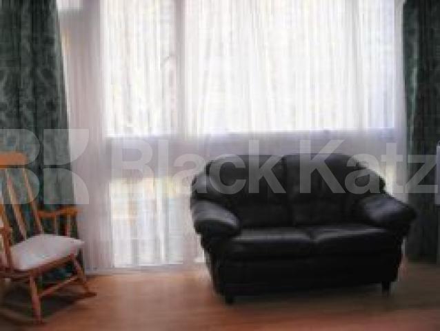 			4 Bedroom, 1 bath, 1 reception Flat			 Tresham Cresent, MARYLEBONE